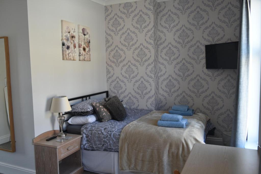 Adelaide Apartments 2 room 1